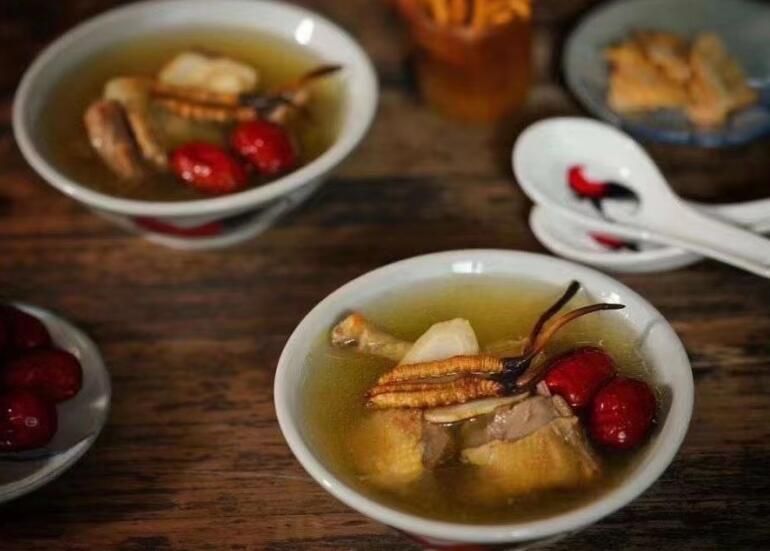 <a href=http://www.ynrhw.com/chifa/ target=_blank class=infotextkey>冬蟲夏草的吃法</a>