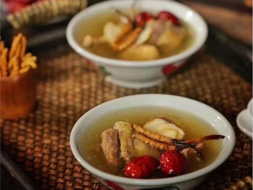 冬蟲(chóng)夏草可以直接食用嗎？冬蟲(chóng)夏草常用于燉煮