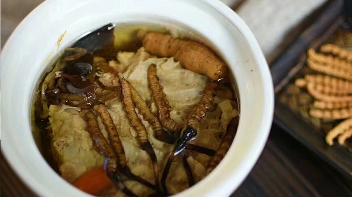 鮮香滋補！鮮冬蟲夏草燉雞湯的美味做法