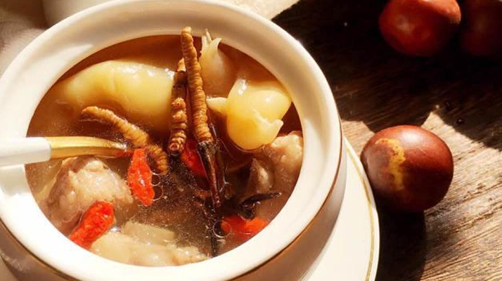 冬蟲夏草與什么泡水喝？養(yǎng)生搭配指南