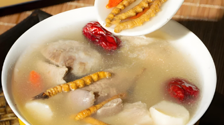 冬蟲(chóng)夏草枸杞泡酒做法